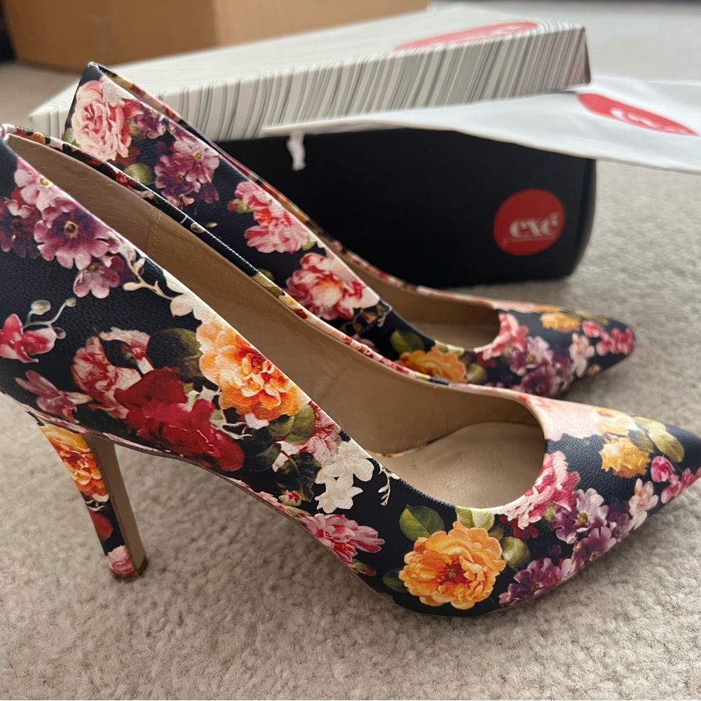 exe Tsakiris Mallal Genuine Leather Floral Pumps